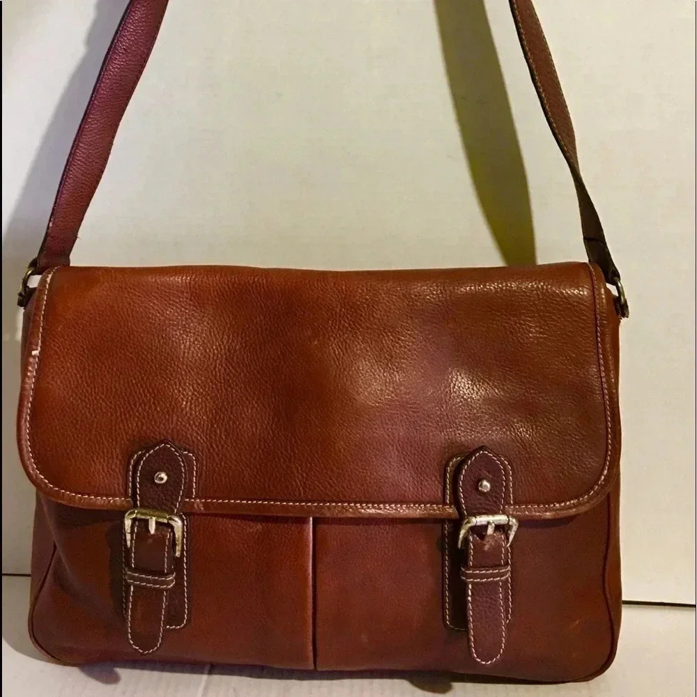 Adrienne Vittadini Brown leather Messenger unsex